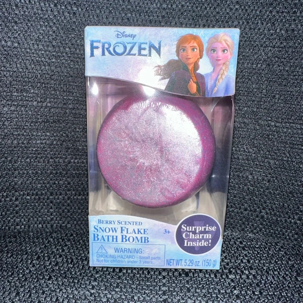 NIB Snowflake Shaped Bath Bomb with Surprise Charm